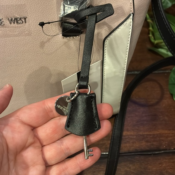 NWT Nine West Hewes Pink Salt Multi Handbag / Shoulder Bag (ABBA) - Picture 5 of 16